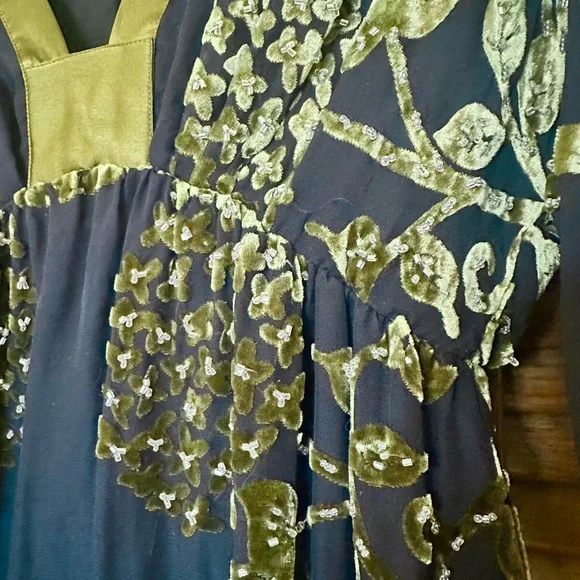 Hale Bob silk velvet burnout beaded babydoll top in black and olive green size M - Picture 5 of 11